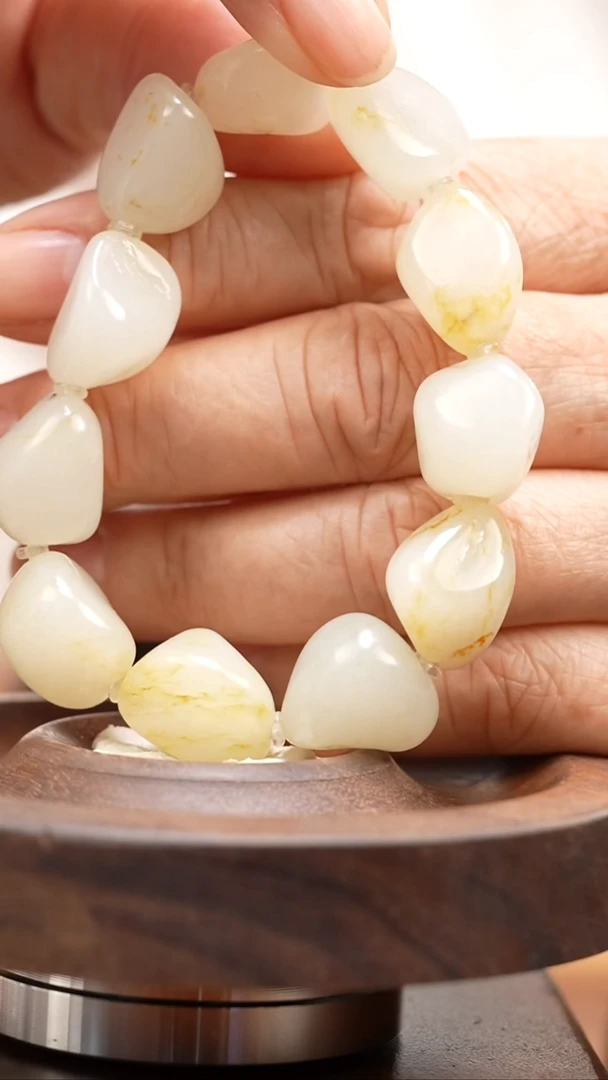 手串未镶嵌和田玉54.4克和田玉原石