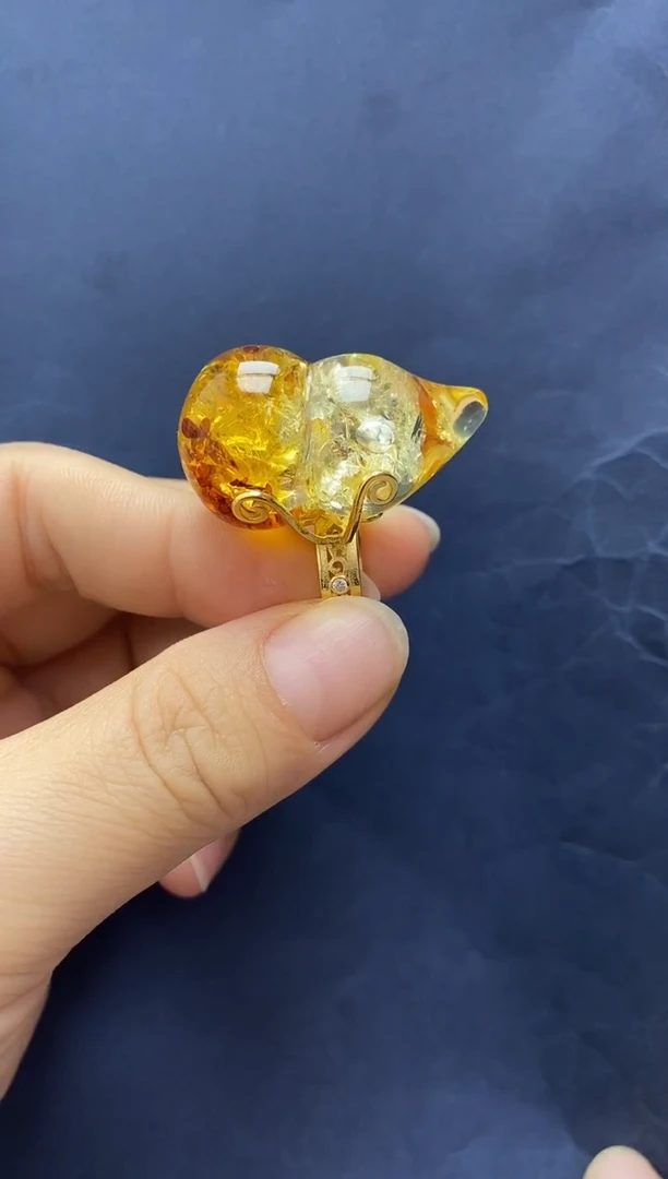 裸石琥珀未镶嵌戒指