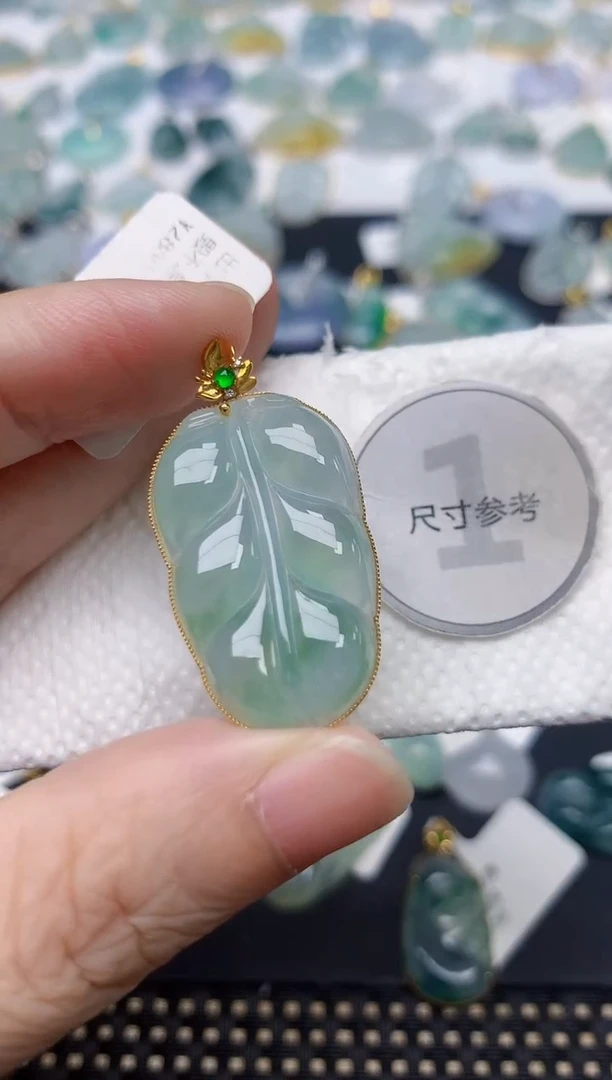 颈饰18K金镶嵌翡翠天然缅甸A货翡翠