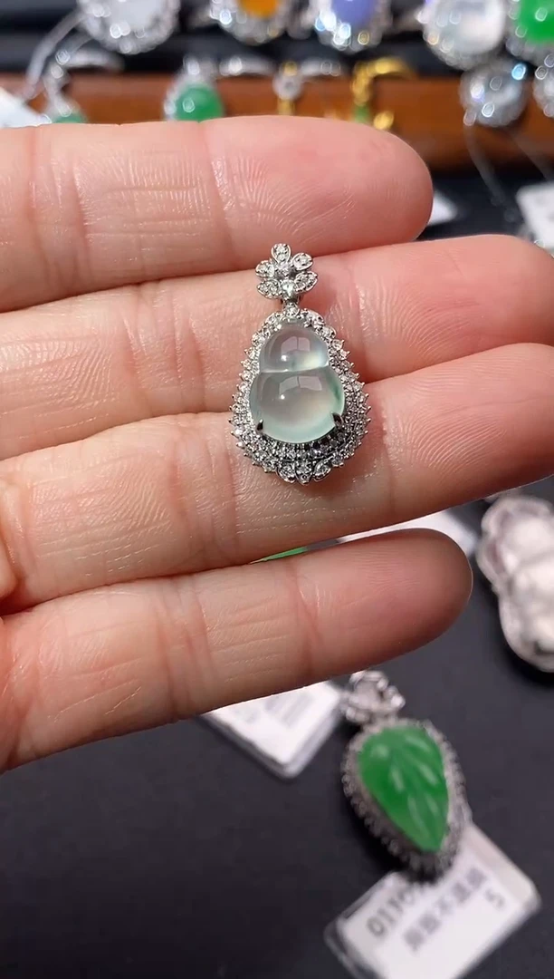 【闪购商品】翡翠颈饰18K金镶嵌吊坠