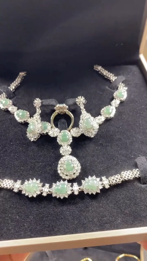 【闪购商品】翡翠颈饰未镶嵌********q27