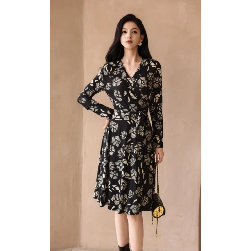 iu【金喜】蝶恋花 2025早秋新款复古气质通勤显瘦百搭连衣裙