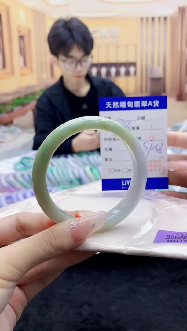 【闪购商品】翡翠手镯未镶嵌     H40-22