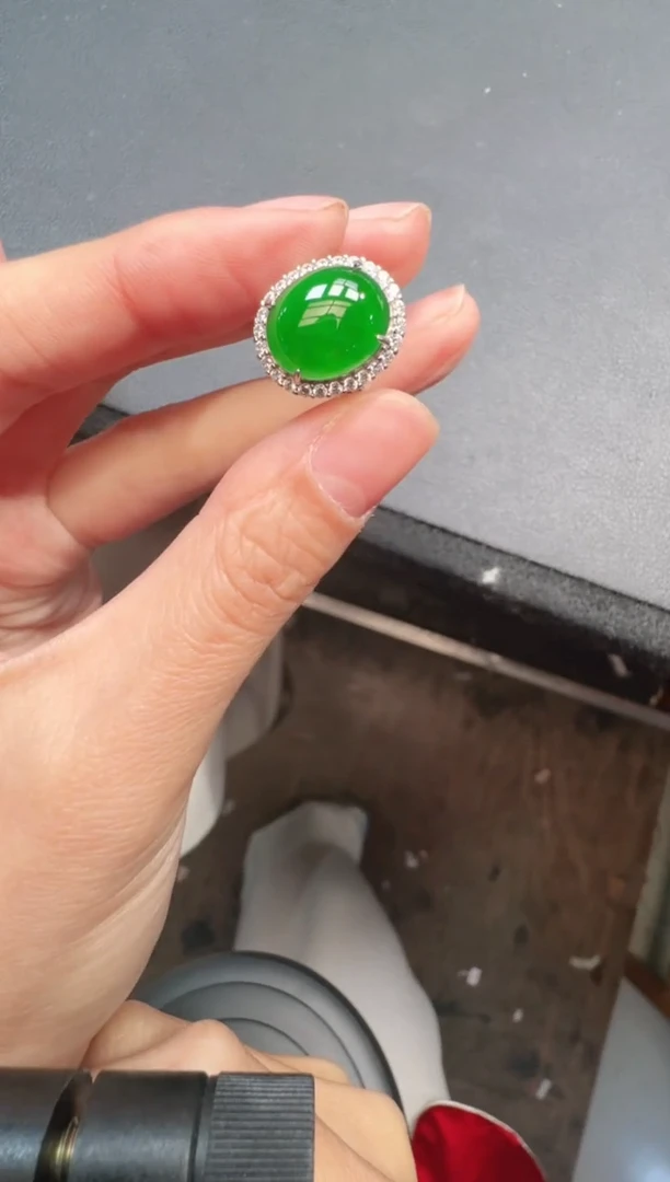 未镶嵌定制翡翠A货有轻微色差属于正常现象，戒指1