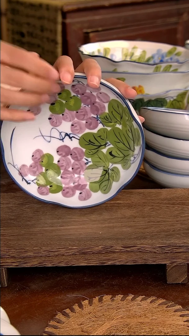 瓷片高白6英寸花口碟-葡萄