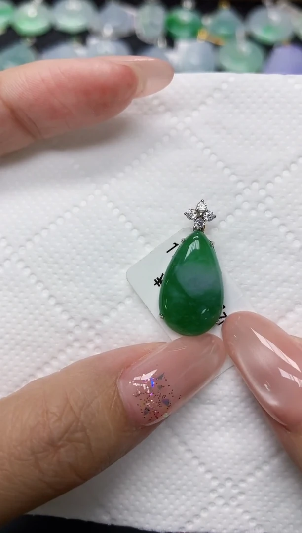 颈饰18K金镶嵌翡翠1111111111