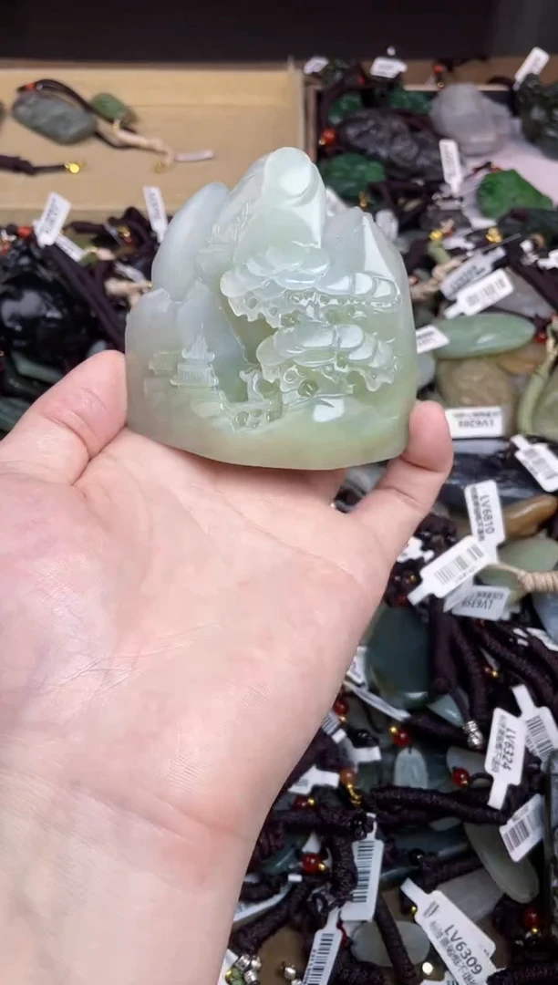 颈饰未镶嵌和田玉1