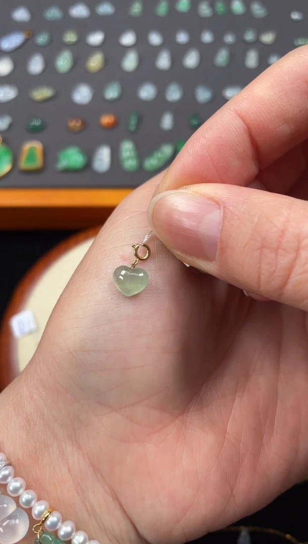 吊坠(不含链)18K金镶嵌翡翠一个JK201