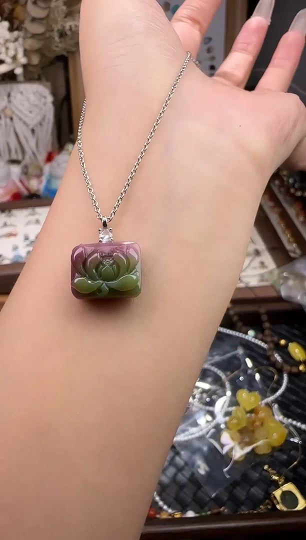 天然辰砂盐源吊坠