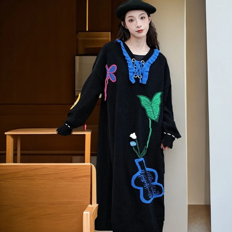 两三事灵魂画笔 2024冬新款花朵图案秋冬裙摆毛衣裙ins时尚休闲