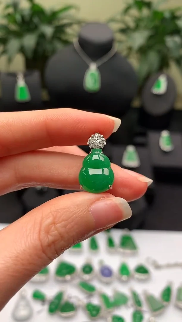 【闪购商品】翡翠颈饰18K金镶嵌葫芦