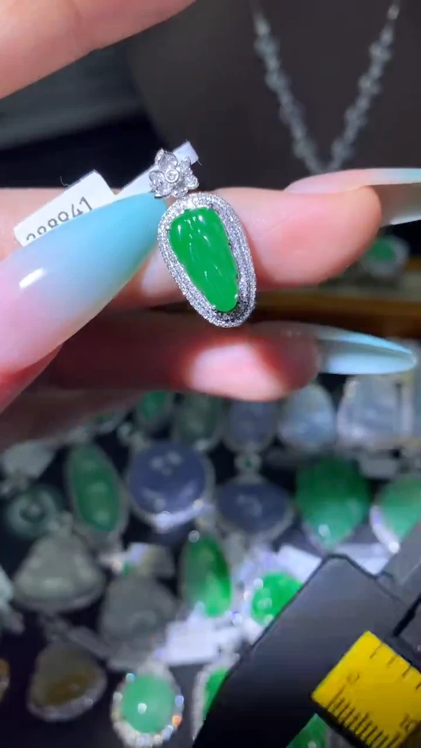 吊坠(不含链)18K金镶嵌翡翠吊坠