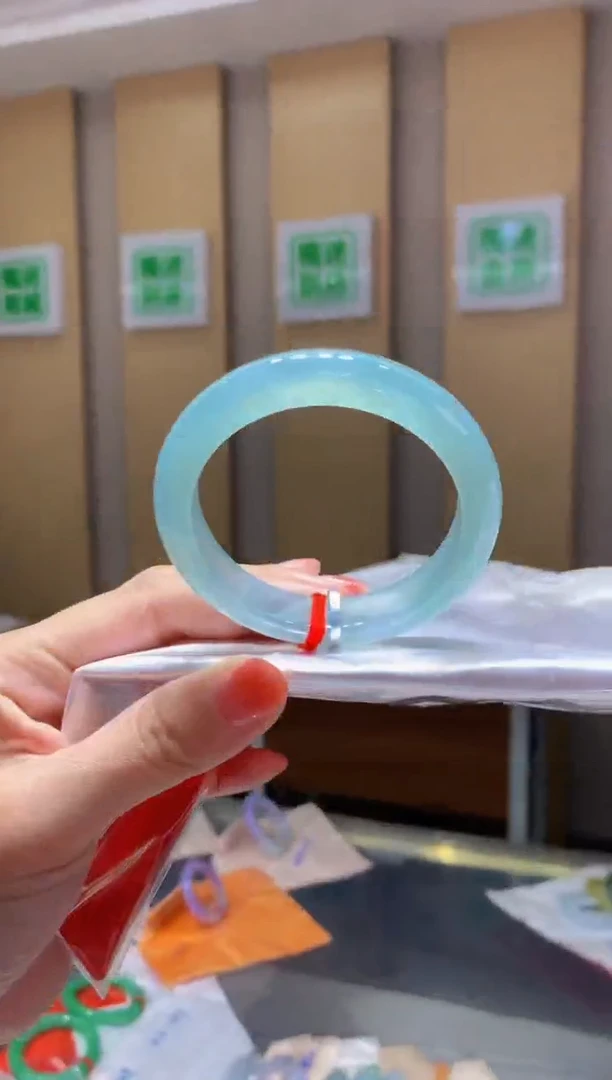 翡翠手镯未镶嵌-c192圈口