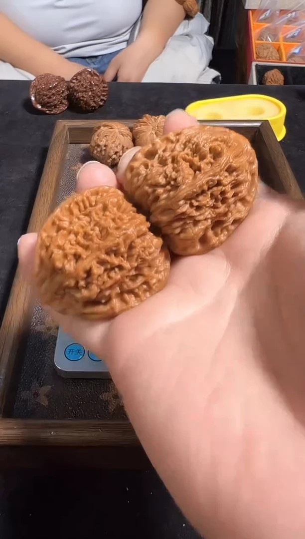 把件核桃42尺全品三角高炮南疆石