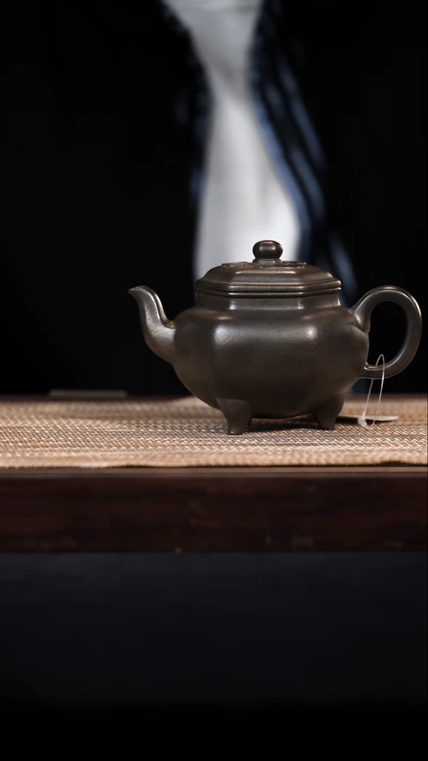 茶壶紫砂三足六方大彬如意-蒋亚萍