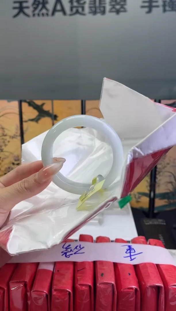 翡翠手镯未镶嵌翡翠手镯7