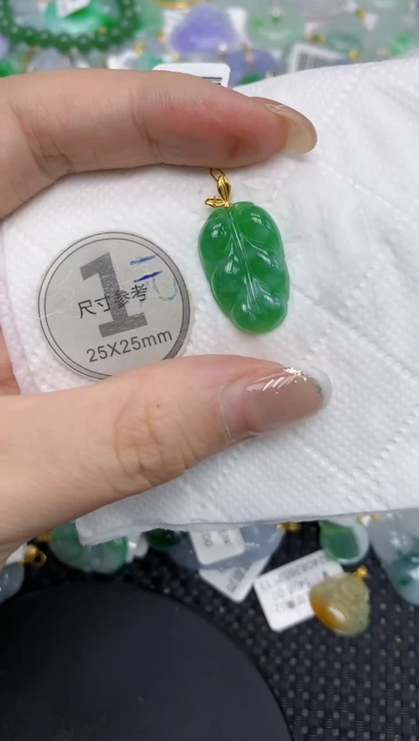 颈饰18K金镶嵌翡翠111111111