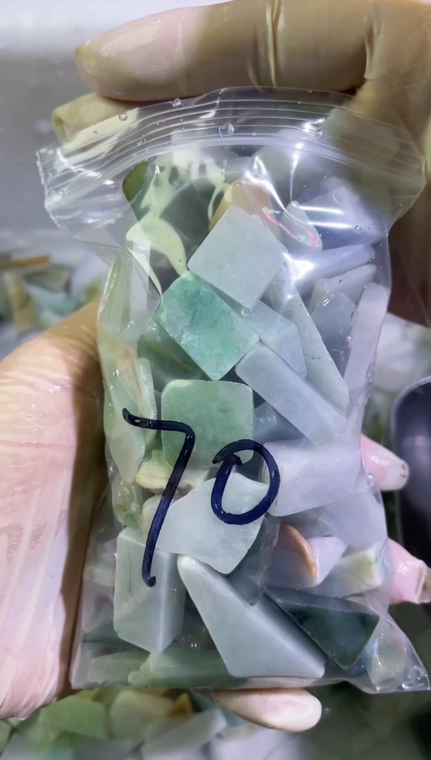 【闪购商品】翡翠颈饰未镶嵌天然翡翠中号500克70