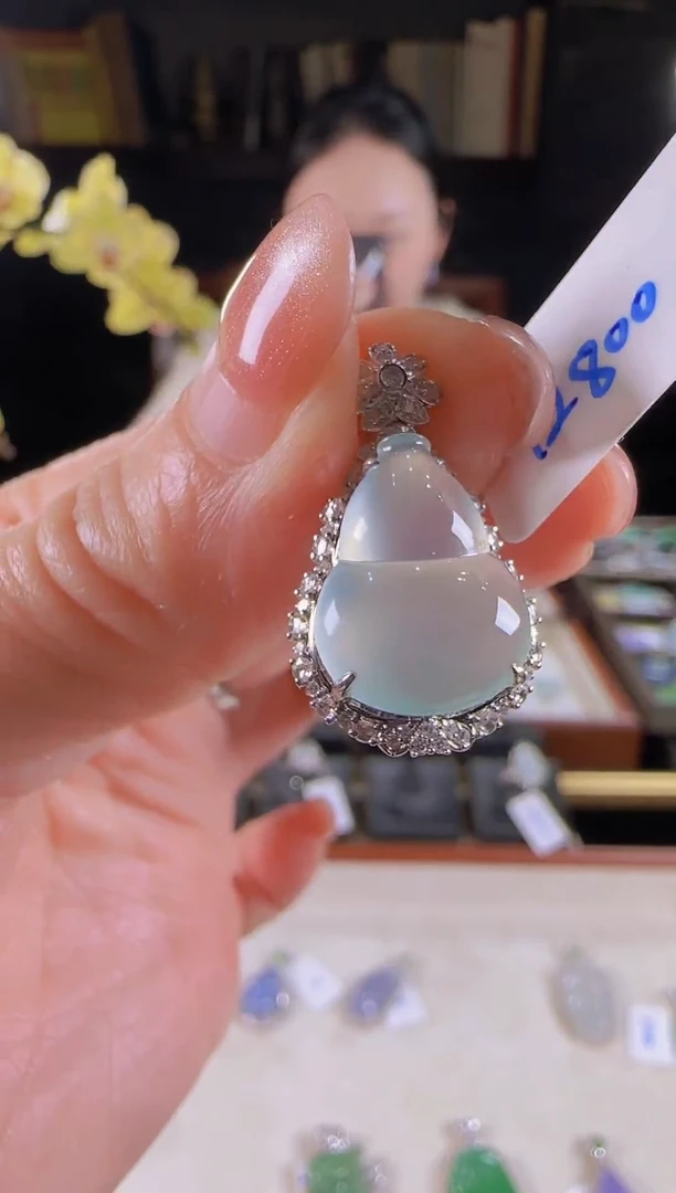 【闪购商品】翡翠吊坠(不含链)18K金镶嵌玻璃种葫芦