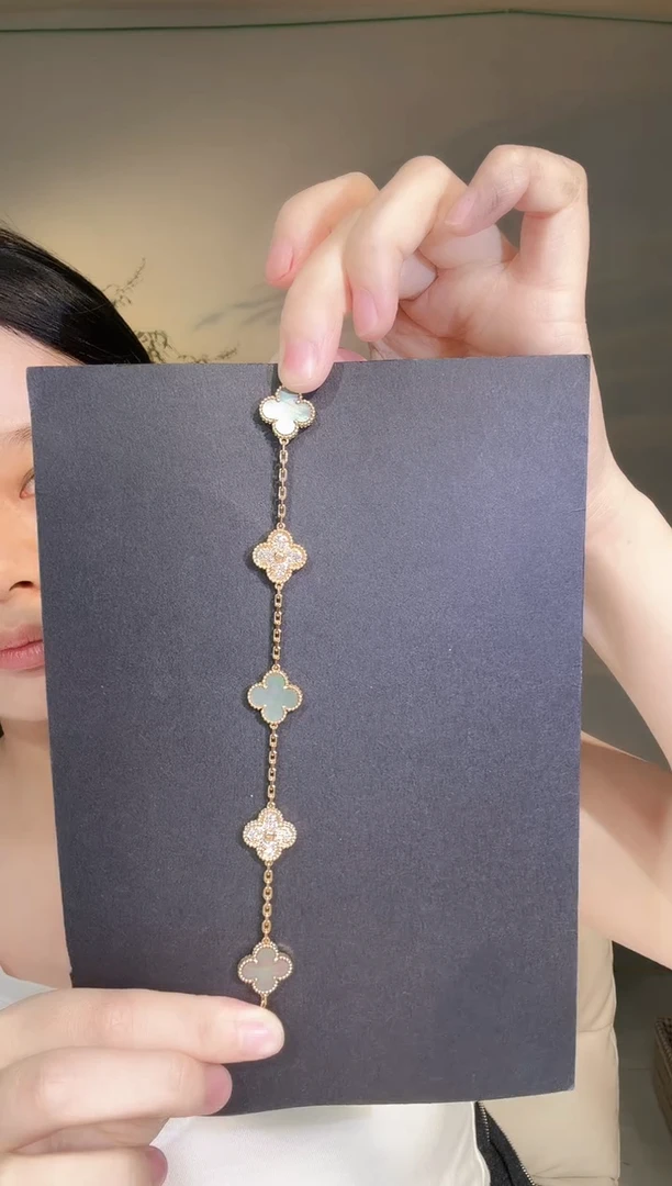 18K金镶嵌手链钻石灰贝手链