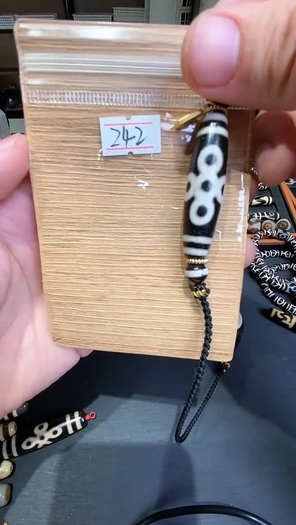 【闪购商品】玛瑙/玉髓吊坠未镶嵌玛瑙闪电五眼242