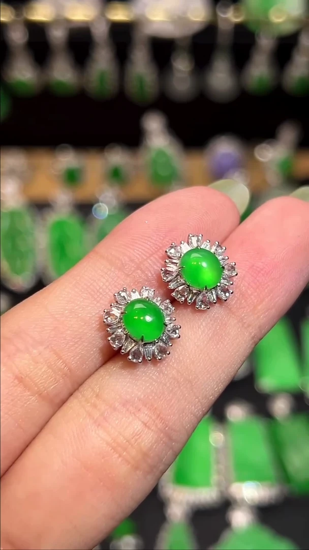 翡翠18K金镶嵌颈饰耳钉