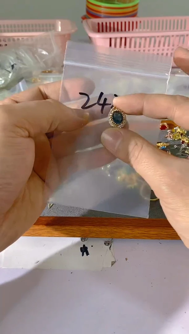 【闪购商品】水晶颈饰银S925镶嵌242红宝，蓝宝，多样性发一件赠链