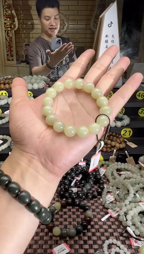 手串未镶嵌和田玉若羌料青黄口手串卡12