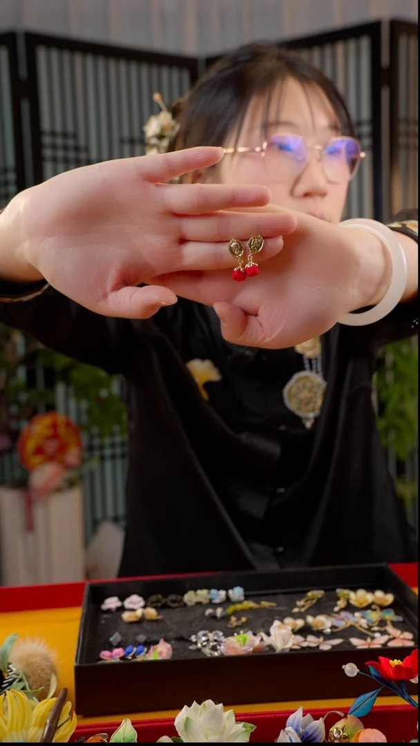 刺绣辣****妈非遗绒花手工饰品