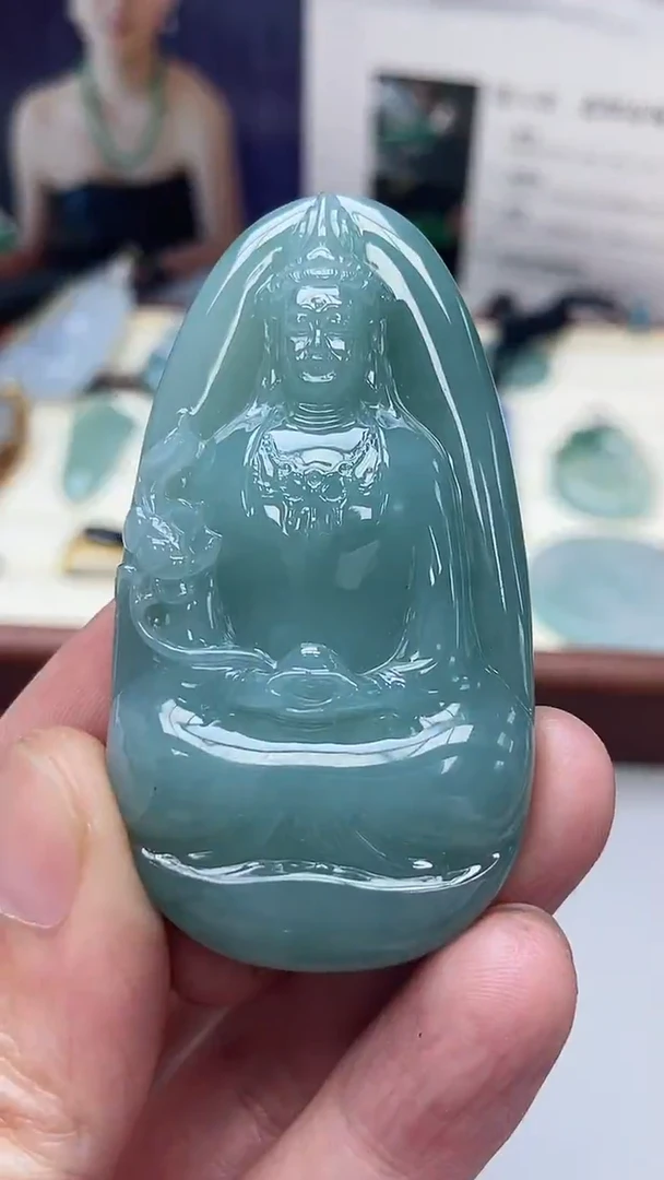 翡翠未镶嵌颈饰观音