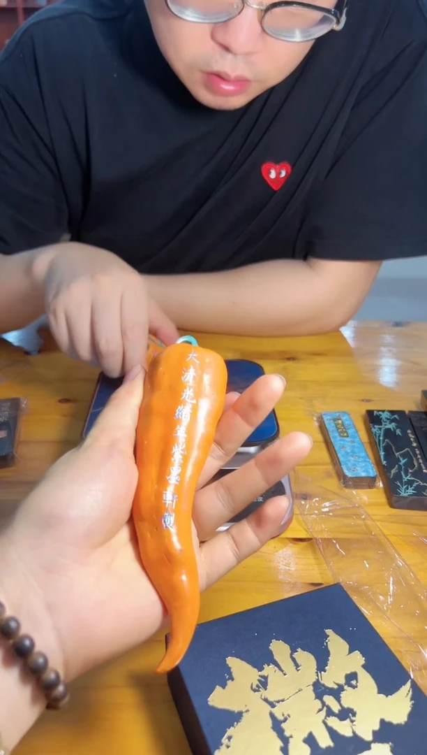 项氏徽墨 万年红辣椒朱砂 带盒子 带证书