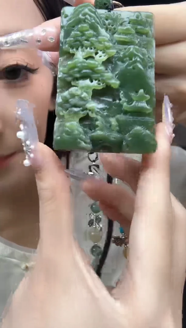 颈饰未镶嵌和田玉（碧玉）和田玉大山水牌