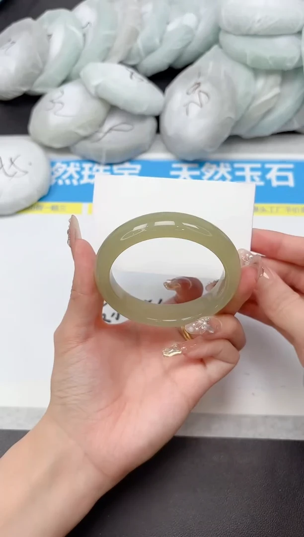 未镶嵌手镯石英质玉105-56.3