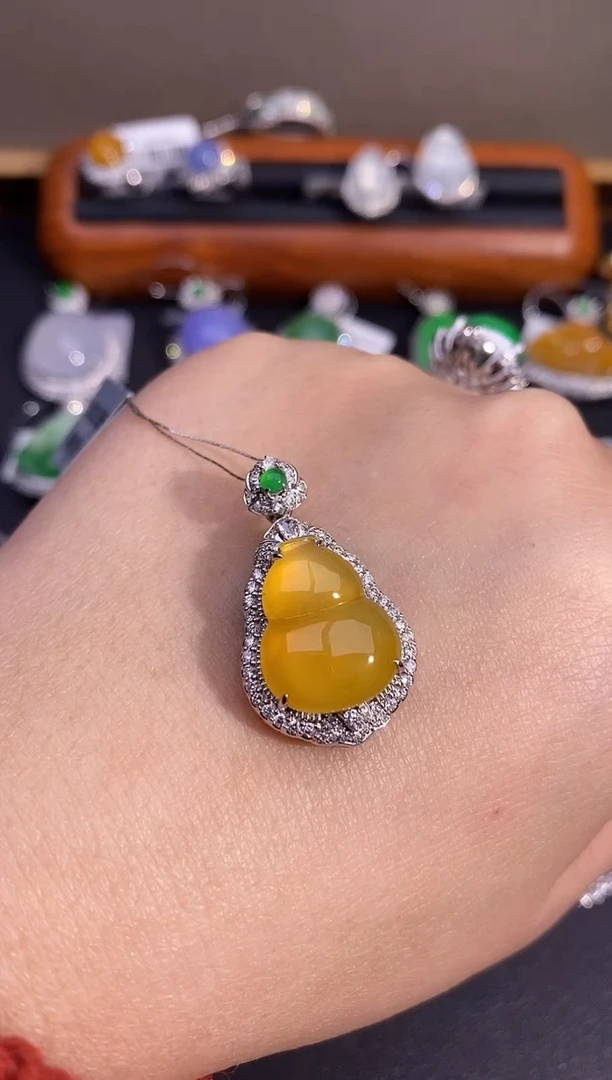 【闪购商品】翡翠颈饰18K金镶嵌吊坠