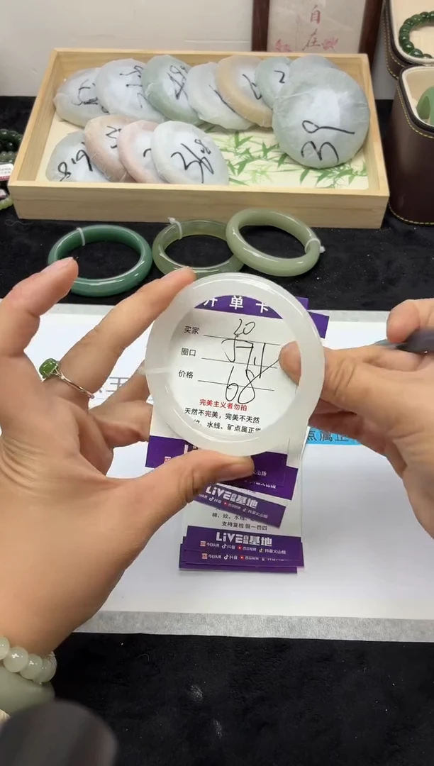 未镶嵌手镯石英质玉20
