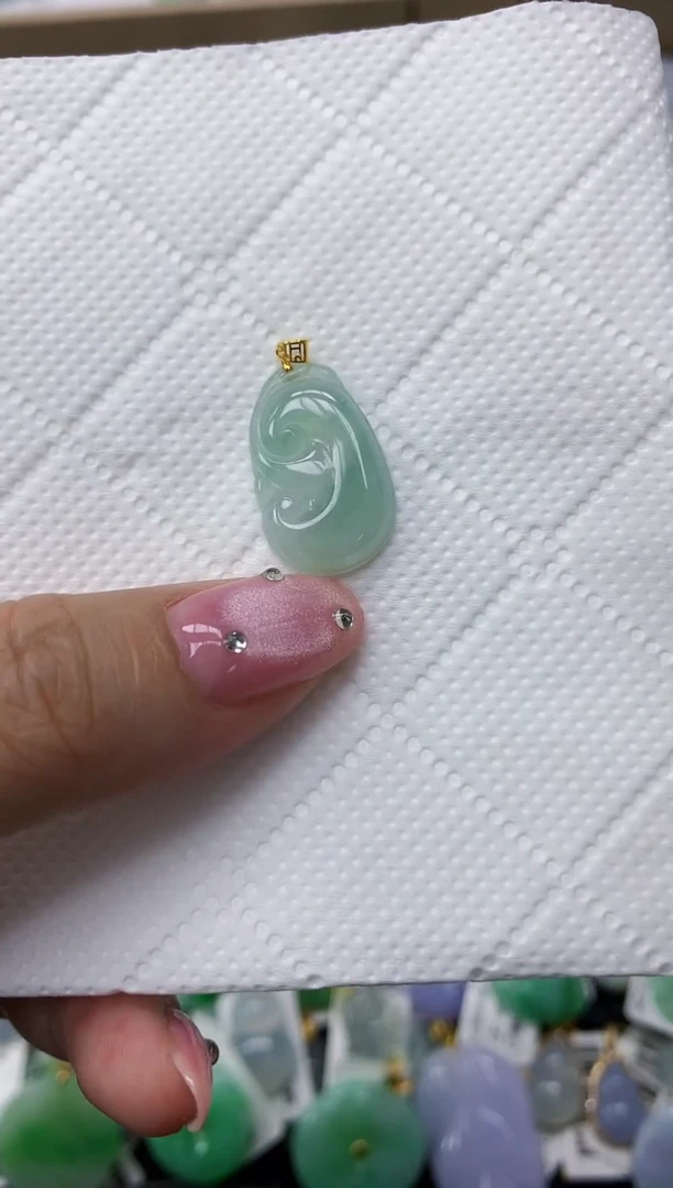 翡翠18K金镶嵌颈饰1111111111