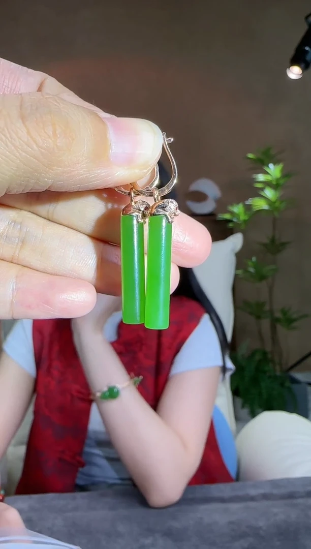【闪购商品】和田玉耳扣18K金镶嵌18k金果绿长条耳扣