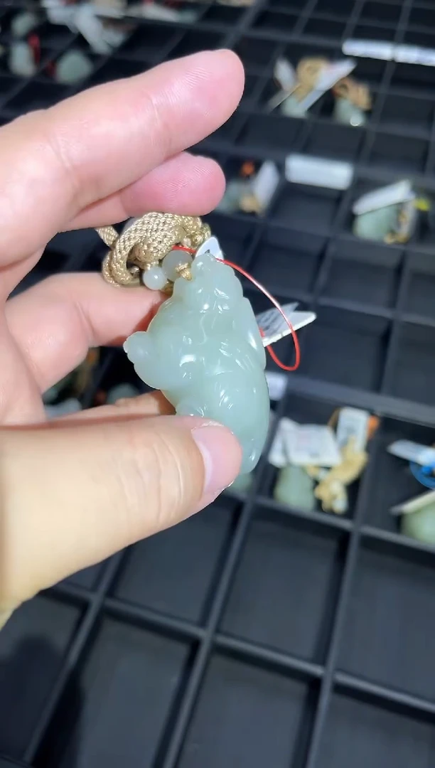 吊坠(不含链)未镶嵌和田玉且末青白 貔貅