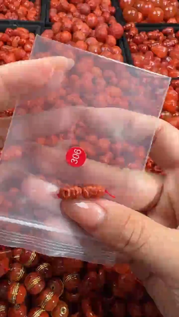 南红玛瑙未镶嵌颈饰1