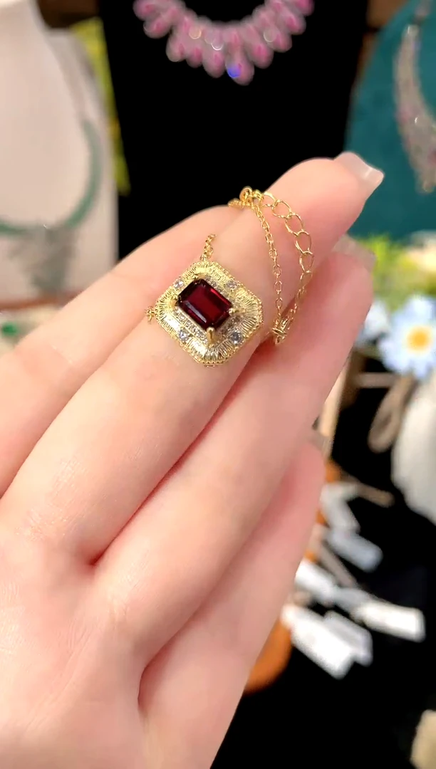 未镶嵌颈饰石榴石挂件