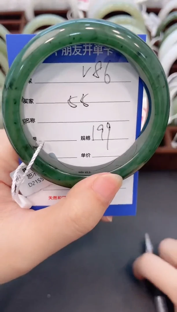 未镶嵌手镯和田玉V86微色差