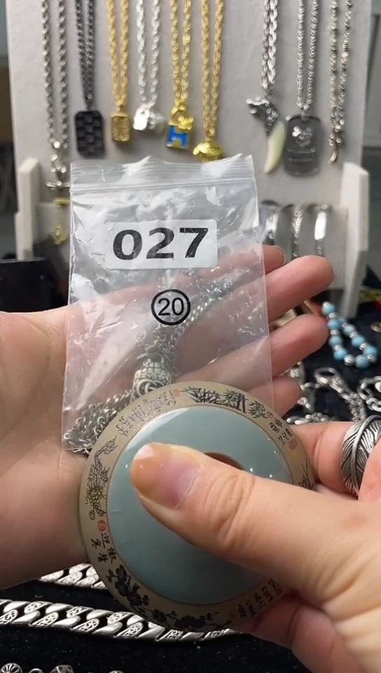 铜S****⁴闪购商品如图所示