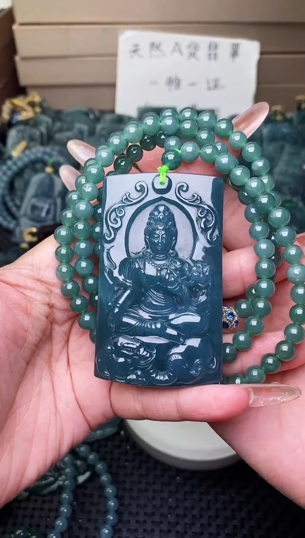 颈饰未镶嵌翡翠