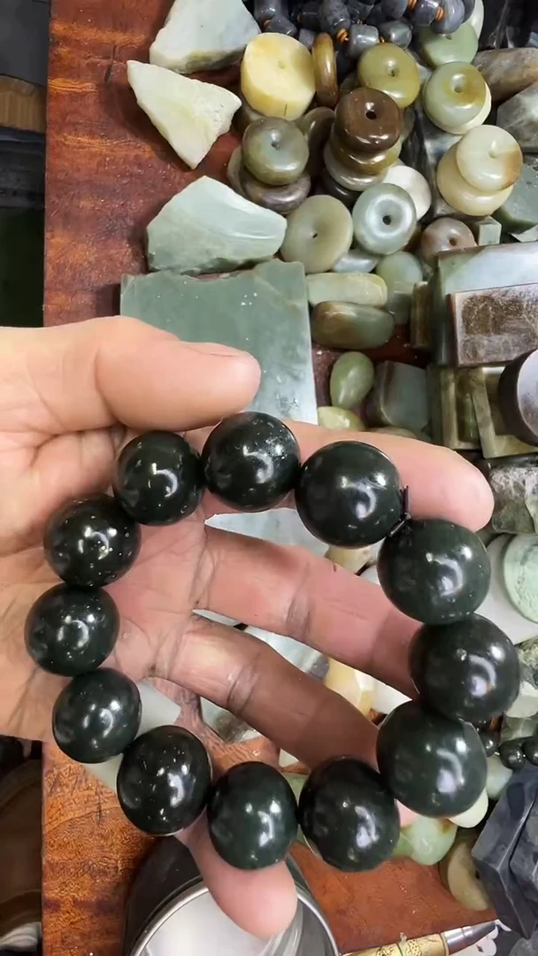 未镶嵌和田玉珠宝半成品被****春1