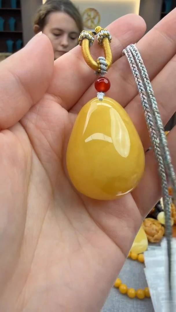 琥珀颈饰未镶嵌95秒拍号 假一罚三