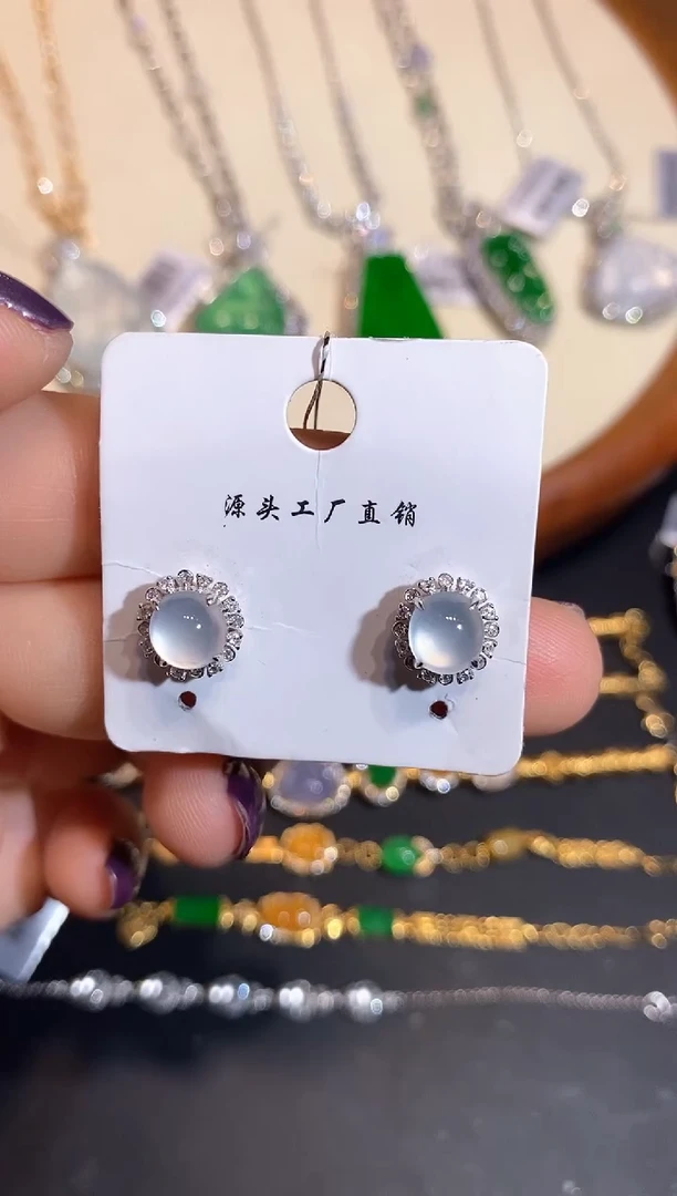 18K金镶嵌翡翠耳饰耳饰