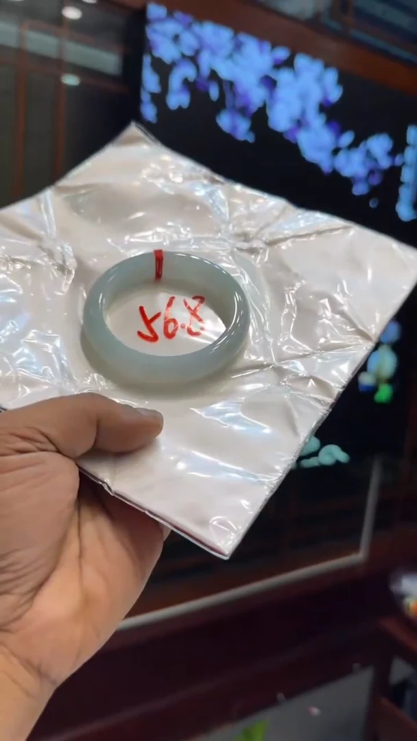 翡翠手镯未镶嵌手镯