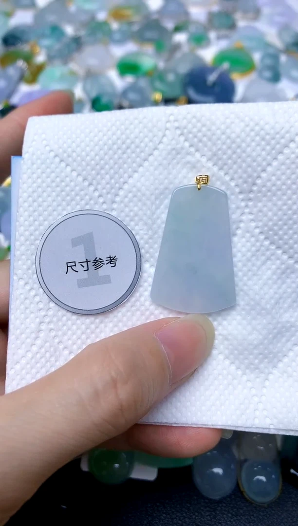 颈饰18K金镶嵌翡翠天然A货翡翠