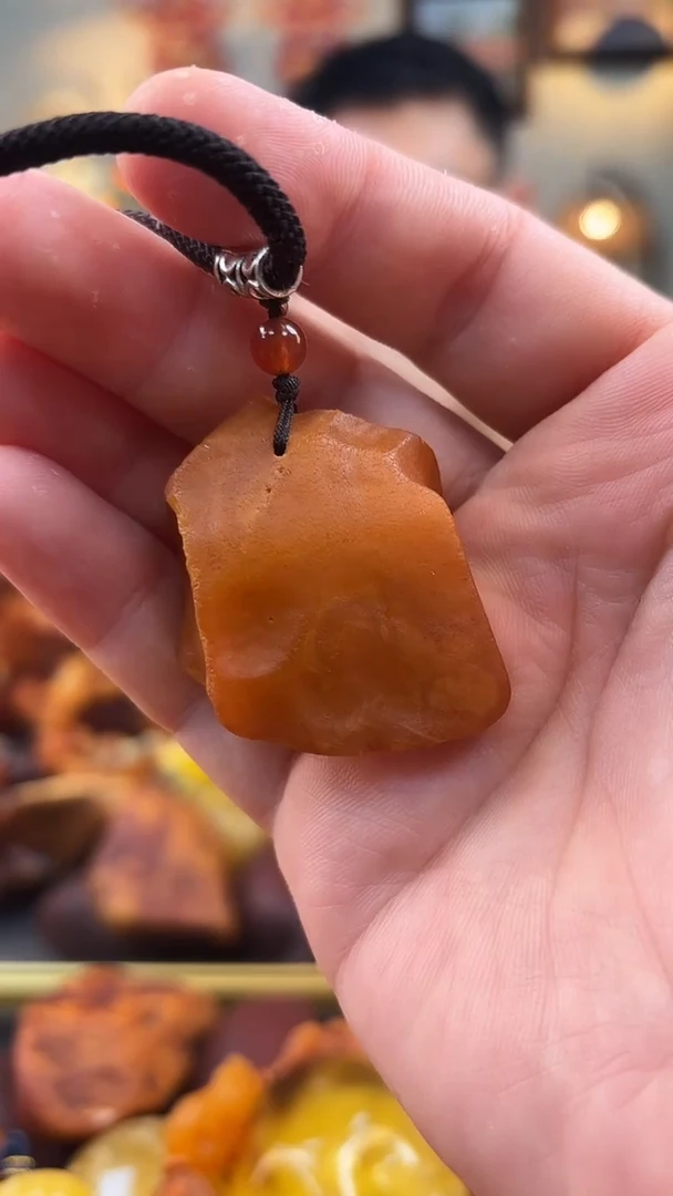 未镶嵌颈饰琥珀吊坠