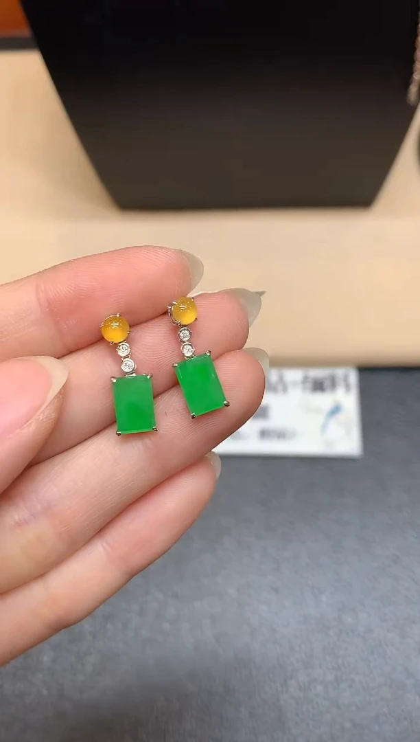 18K金镶嵌翡翠耳饰无事牌【无服务费